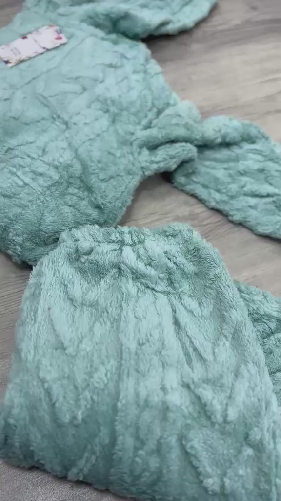 Pijama en dos piezas y capucha de dama