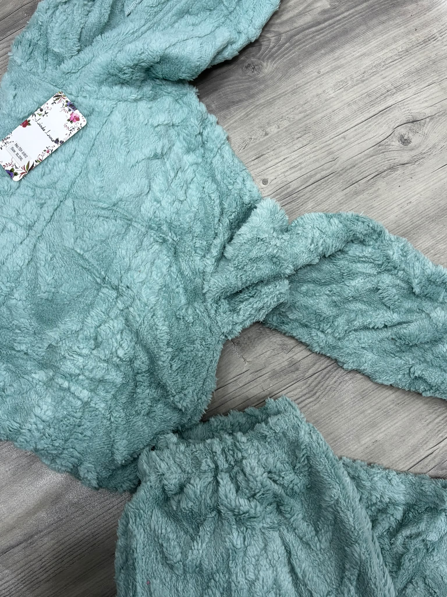 Pijama en dos piezas y capucha de dama