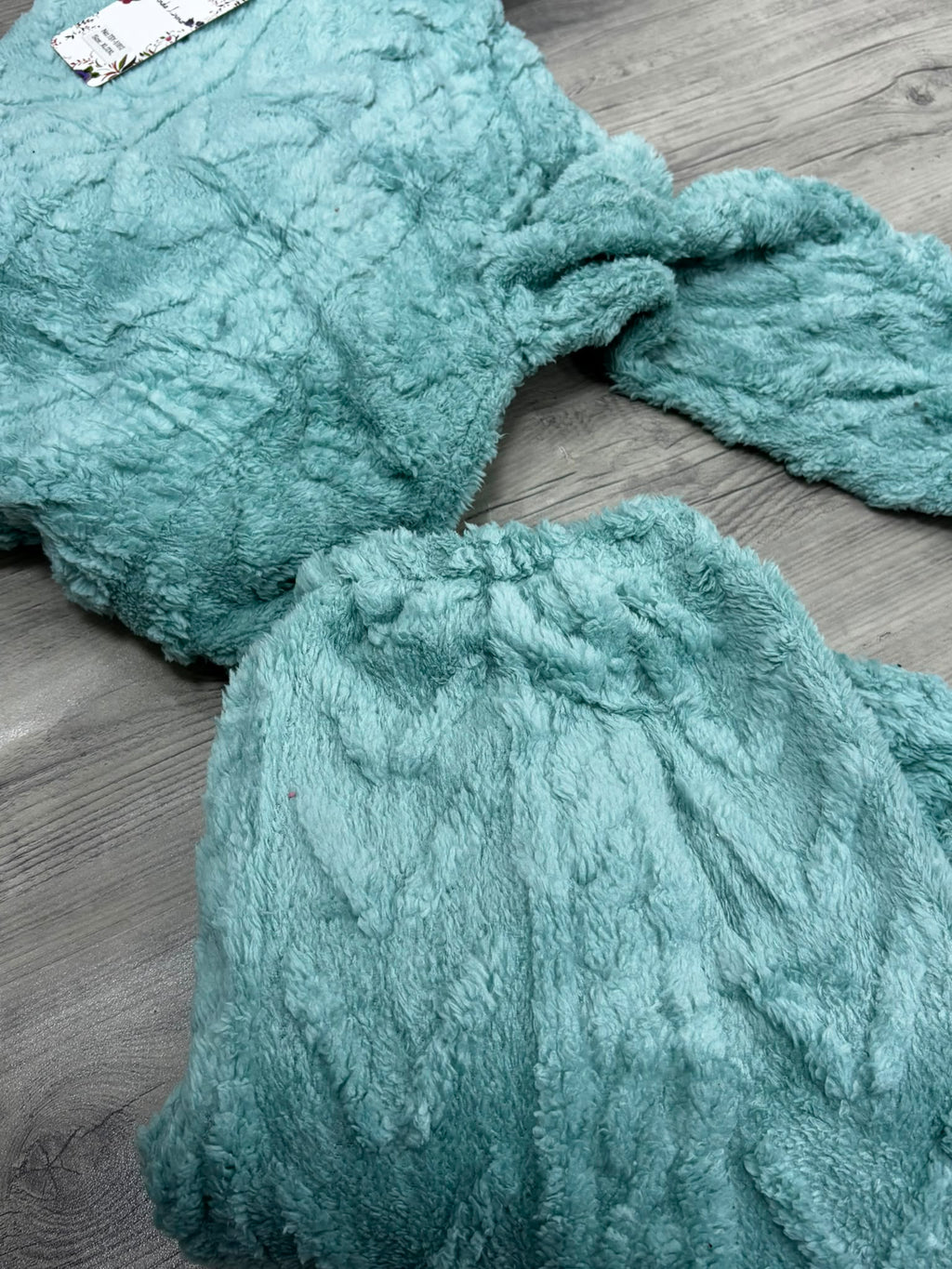 Pijama en dos piezas y capucha de dama