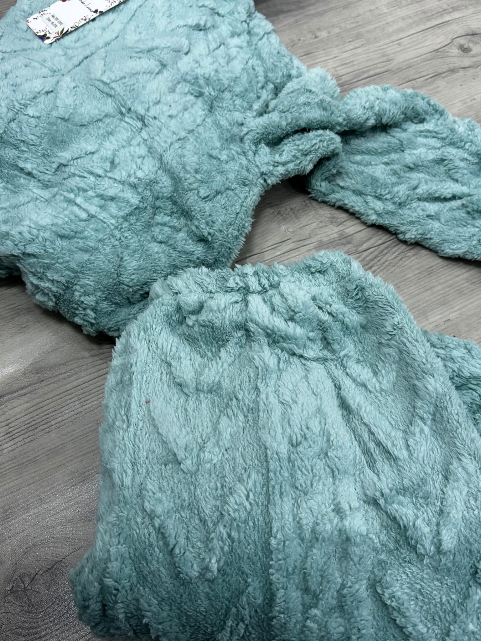 Pijama en dos piezas y capucha de dama