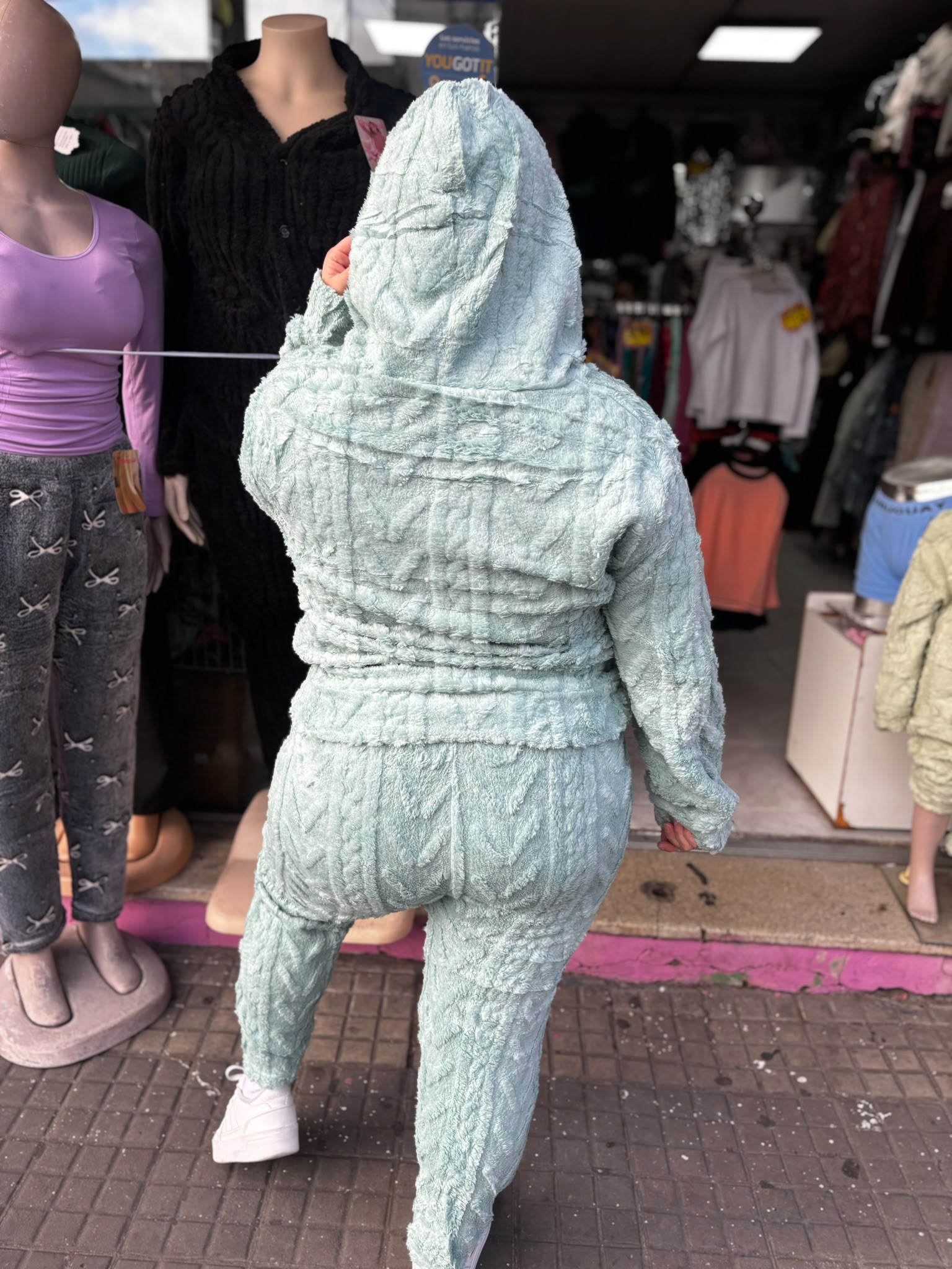Pijama en dos piezas y capucha de dama